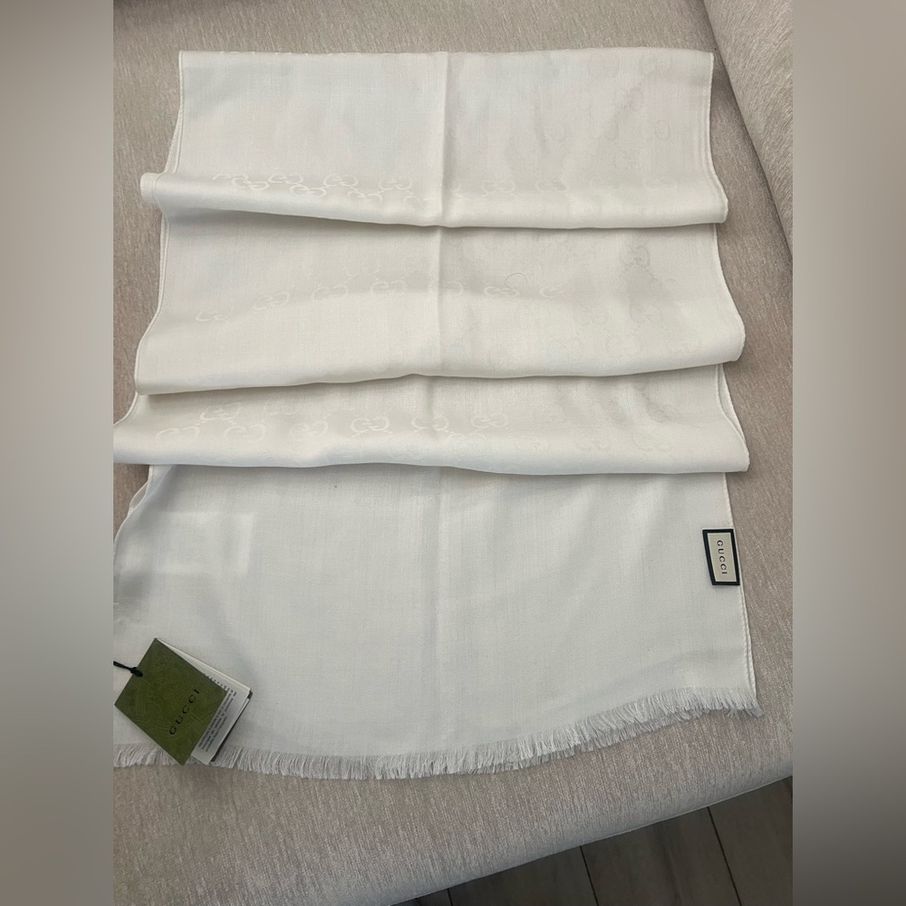 Gucci Cream New With Tags Scarf
